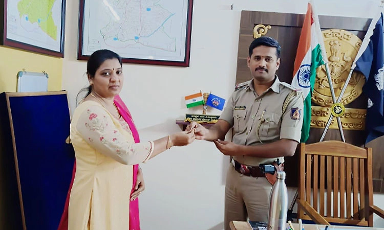 ಕಳೆದುಹೋದ 70 ಸಾವಿರ ರೂ. ಮೌಲ್ಯದ ಬಂಗಾರದ ಉಂಗುರ ಪತ್ತೆ, ವಾರಸುದಾರರಿಗೆ ಮರಳಿಸಿದ ಪೊಲೀಸರು
