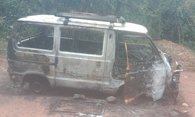 ಕಡಬ: ಒಮ್ನಿ ಕಾರು ಬೆಂಕಿಗೆ ಆಹುತಿ