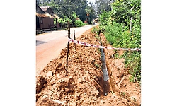 ಹೊಸಂಗಡಿ: ರಸ್ತೆ ಬದಿ ಅಗೆತ, ಅಪಾಯಕಾರಿ ಹೊಂಡ