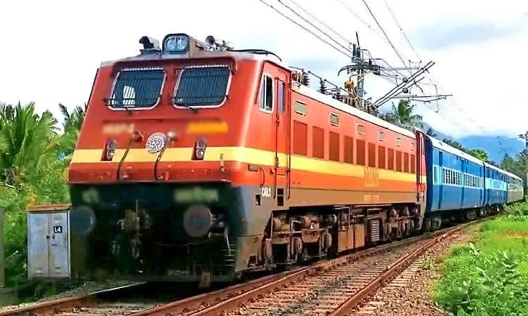 Mangaluru: ದಸರಾ ವಿಶೇಷ ರೈಲಿಗೆ ಮಂಗಳೂರು ಜಂಕ್ಷನ್ ನಿಲುಗಡೆ: ಆಕ್ರೋಶಕ್ಕೆ ಮಣಿದ ರೈಲ್ವೆ