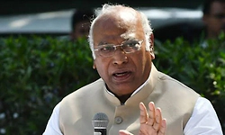 'ಪಕ್ಷ ಬಿಟ್ಟವರು ಹೇಡಿಗಳು' ಎಂದ ರಾಹುಲ್, 'ಅವರೆಲ್ಲರೂ ನಿಮ್ಮ ಸ್ನೇಹಿತರು' ಎಂದ ಖರ್ಗೆ! 