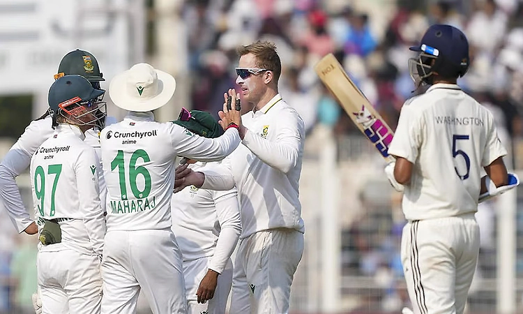 South Africa beat India by 30 runs in first Test at Kolkata