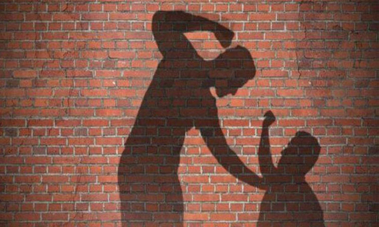 ಮಾಲಿಕನಿಗೆ ಇರಿದು ಚಿನ್ನ ದೋಚಿದ ಕೆಲಸಗಾರ!