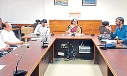 ವಾಹನಗಳ ಸುಗಮ ಸಂಚಾರಕ್ಕೆ ಮಾರ್ಗ ಕಲ್ಪಿ ಸುವಂತೆ ಜಿಲ್ಲಾಧಿಕಾರಿ ಸೂಚನೆ