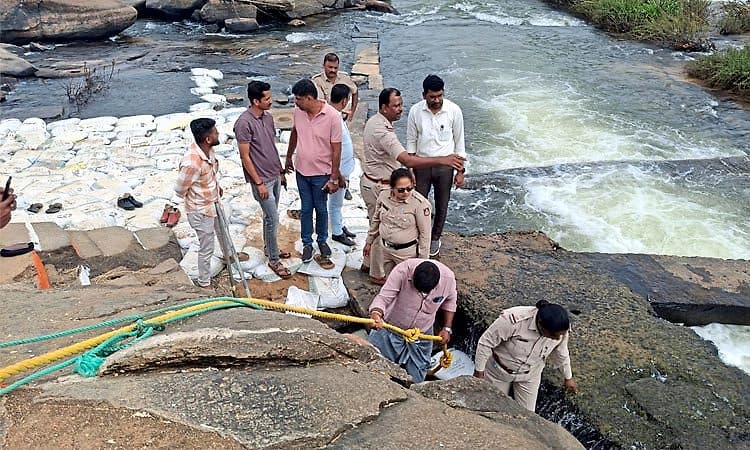 ಎಳ್ಳಮಾವಾಸ್ಯೆ ಜಾತ್ರೆ: ತುಂಗಾ ನದಿ ತೀರದ ಪೂರ್ವ ಸಿದ್ಧತೆ ವೀಕ್ಷಿಸಿದ ತಹಶೀಲ್ದಾರ್ ರಂಜಿತ್