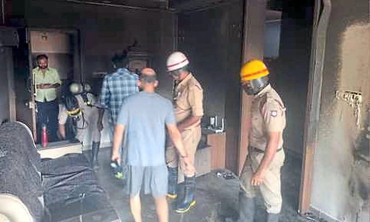Mangaluru: ವಸತಿ ಸಮುಚ್ಚಯದ ಮನೆಯೊಂದರಲ್ಲಿ ಬೆಂಕಿ ಆಕಸ್ಮಿಕ