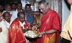 ಎಚ್‌.ಡಿ.ಕುಮಾರಸ್ವಾಮಿ ಜನ್ಮದಿನ: ಚಿನ್ನದ ಸರ ಉಡುಗೊರೆ ನೀಡಿದ ಗುತ್ತಿಗೆದಾರ 