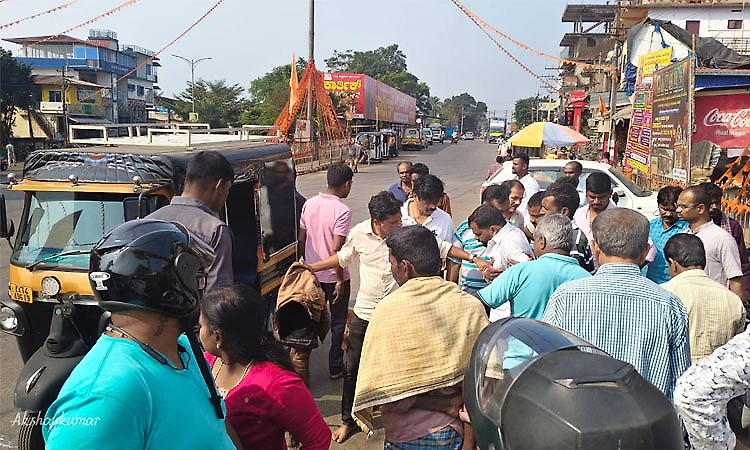 Two separate road accidents reported near Agumbe bus stand in Thirthahalli