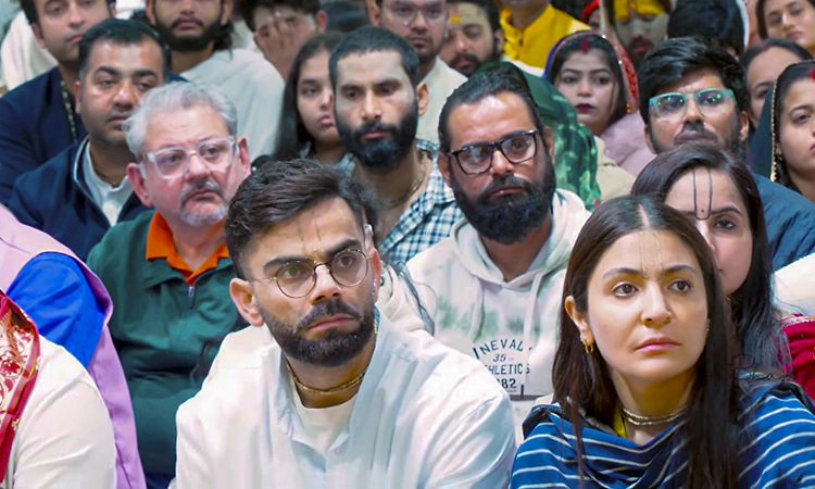Virat Kohli, Anushka Sharma visit spiritual leader at Vrindavan