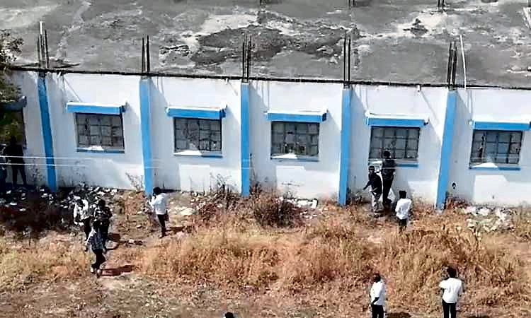 PUC ಇಂಗ್ಲಿಷ್ ಪರೀಕ್ಷೆ ವೇಳೆ ಸಾಮೂಹಿಕ ನಕಲು... ಐವರು ಶಿಕ್ಷಕರ ಅಮಾನತು