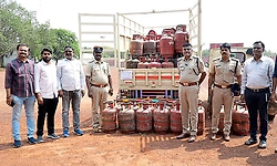 105 LPG cylinders seized in black market raid in Bidar, four detained