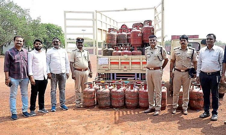 105 LPG cylinders seized in black market raid in Bidar, four detained