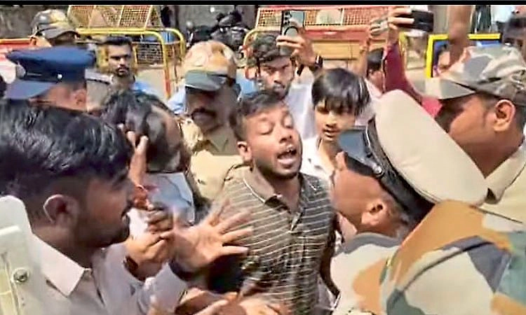 Belagavi: ಸರ್ಕಾರಿ ಹುದ್ದೆಗಳ ಭರ್ತಿಗೆ ಒತ್ತಾಯಿಸಿ ಎಬಿವಿಪಿ ಪ್ರತಿಭಟನೆ