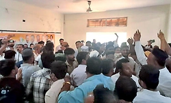 Davanagere South By Poll: ಉಸ್ತುವಾರಿ ಸಮಿತಿ ಎದುರೇ 'ಕೈ' ಕಾರ್ಯಕರ್ತರ ಗಲಾಟೆ