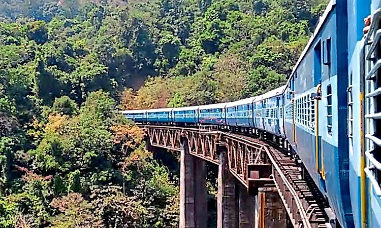 ಬೆಂಗಳೂರು-ಮಂಗಳೂರು ವಾರಾಂತ್ಯ ವಿಶೇಷ ರೈಲು; ಸಂಸದ ಚೌಟರಿಂದ ಕೇಂದ್ರ ಸಚಿವರಿಗೆ ಪತ್ರ
