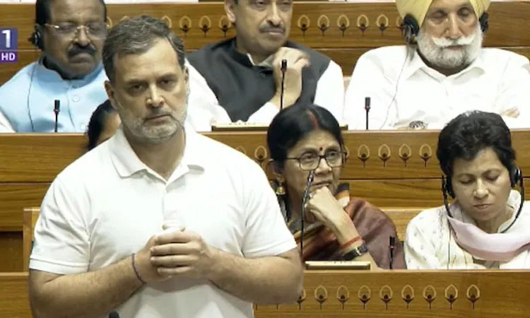 ಪ್ರಧಾನಿಗೆ 'ಜಾದೂಗಾರ'ಪದ ಬಳಸಿದ ರಾಹುಲ್: ಲೋಕಸಭೆಯಲ್ಲಿ ಕೋಲಾಹಲ