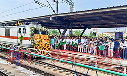 Union Minister Vaishnaw flags off Bengaluru-Mumbai train, highlights infra growth