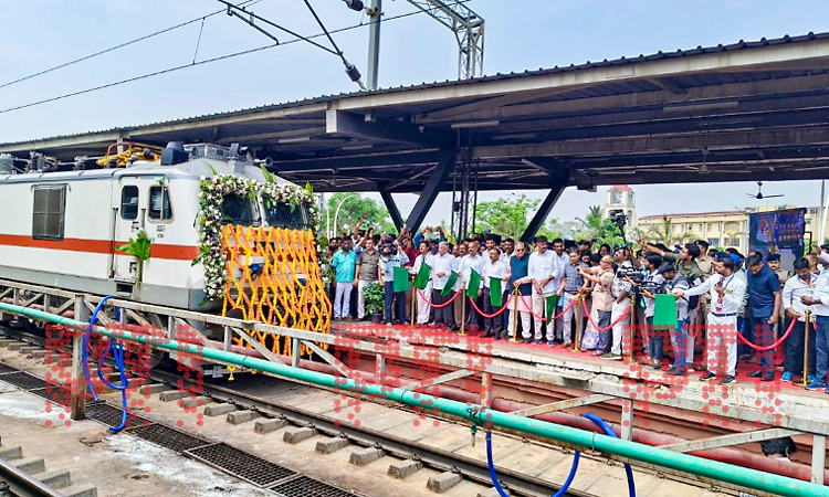 Union Minister Vaishnaw flags off Bengaluru-Mumbai train, highlights infra growth