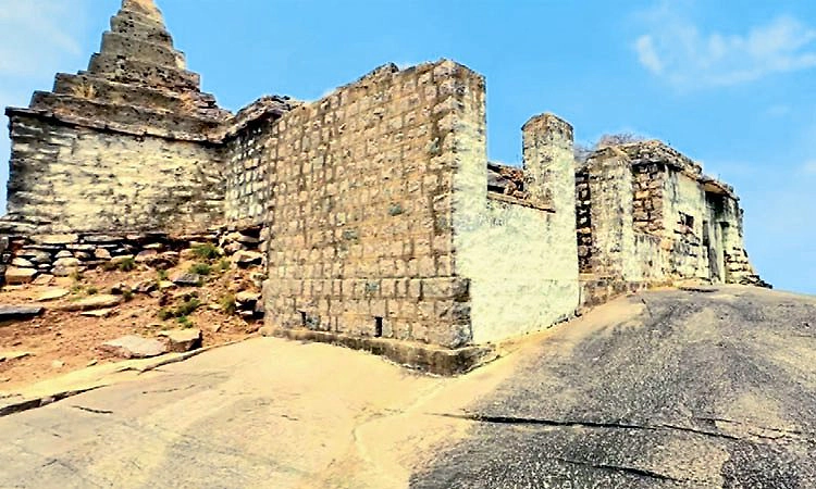 Hosadurga: ಗತವೈಭವ ಸಾರುವ ಹೊಸದುರ್ಗದ ಕೋಟೆ... : ಚಿತ್ರದುರ್ಗದ ಪಾಳಯಗಾರರ ಶೌರ್ಯದ ಪ್ರತೀಕ