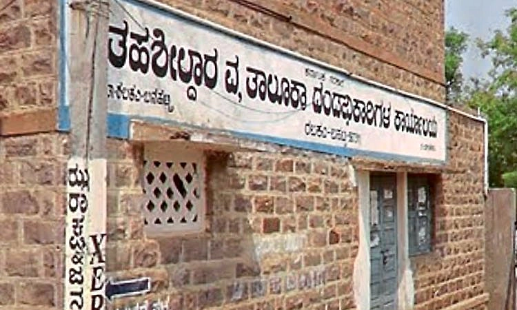 Rabkavi Banhatti: 8 ವರ್ಷ ಕಳೆದರೂ ತಾಲೂಕಿಗಿಲ್ಲ ಕಚೇರಿಗಳ ಭಾಗ್ಯ