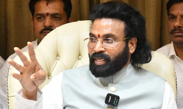 ಮೂರು ಕಾಲಿನ ಕುರ್ಚಿಯ ಮೇಲೆ ಸಿಎಂ ಸಿದ್ದರಾಮಯ್ಯ ಆಡಳಿತ: ಶ್ರೀರಾಮುಲು 