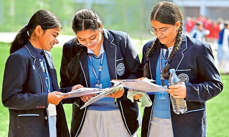 ತ್ರಿಭಾಷಾ ಸೂತ್ರಕ್ಕೆ ಸಿಬಿಎಸ್‌ಇ ಮಣೆ ತರಾತುರಿಯ ನಿರ್ಧಾರ ಸಲ್ಲದು