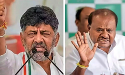 ಪೋಸ್ಟರ್‌ ಅಂಟಿಸೋದು, ಬ್ಲೂ ಫಿಲ್ಮ್‌ ಮಾಡಿಸೋದು ಬಿಡದ ಸಿಎಂ: ಎಚ್‌ಡಿಕೆ