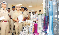 8 ಕೋಟಿ ರೂ.ಮೌಲ್ಯದ ಇ-ಸಿಗರೆಟ್‌,ಡ್ರಗ್ಸ್‌ ಜಪ್ತಿ: ಇಬ್ಬರು ವಿದೇಶಿಯರು ಸೇರಿ 23 ಮಂದಿ ಬಂಧನ 