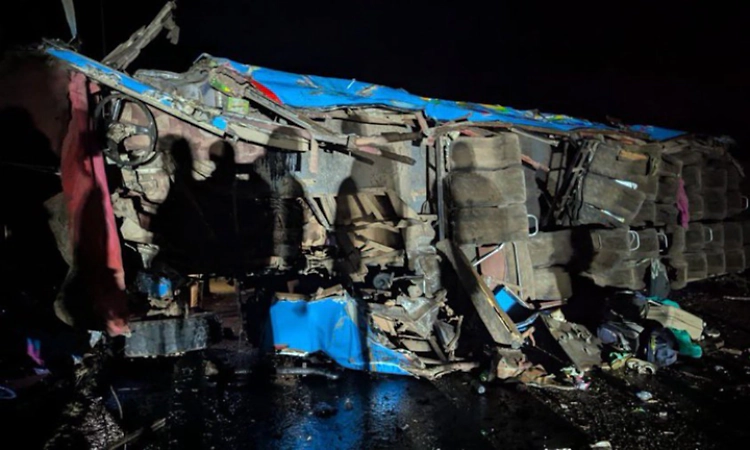 At least 20 children, 1 adult killed in school bus crash in Uganda