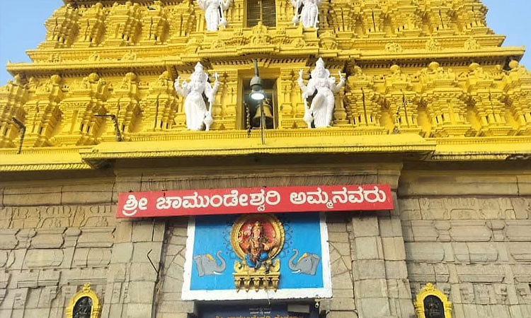 Mysore: ಆಷಾಢ ಮೊದಲ ಶುಕ್ರವಾರ: ಚಾಮುಂಡಿ ಬೆಟ್ಟಕ್ಕೆ ಭಕ್ತ ಸಾಗರ