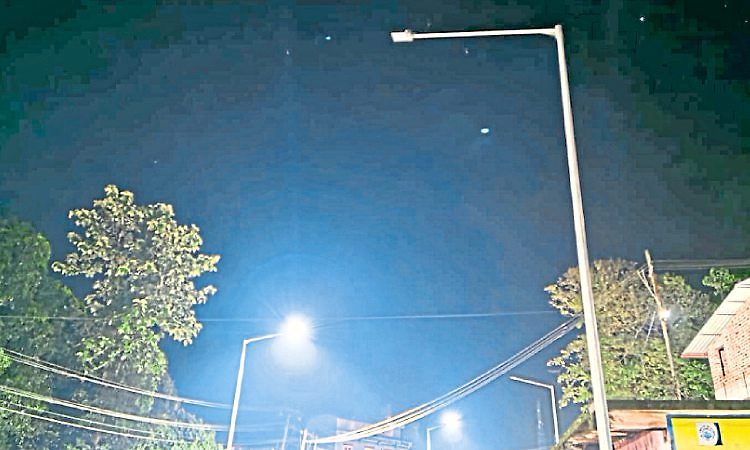 ಪ್ರೀ ಪೇಯ್ಡ್‌ ಮೀಟರ್‌ ಚಾರ್ಜ್‌ ಖಾಲಿ: ಹೆದ್ದಾರಿಯಲ್ಲಿ ಬೆಳಗದ ದಾರಿ ದೀಪಗಳು