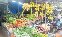 ಹಬ್ಬದ ಸಡಗರದ ನಡುವೆ ಹಣ್ಣು , ತರಕಾರಿ ದುಬಾರಿ