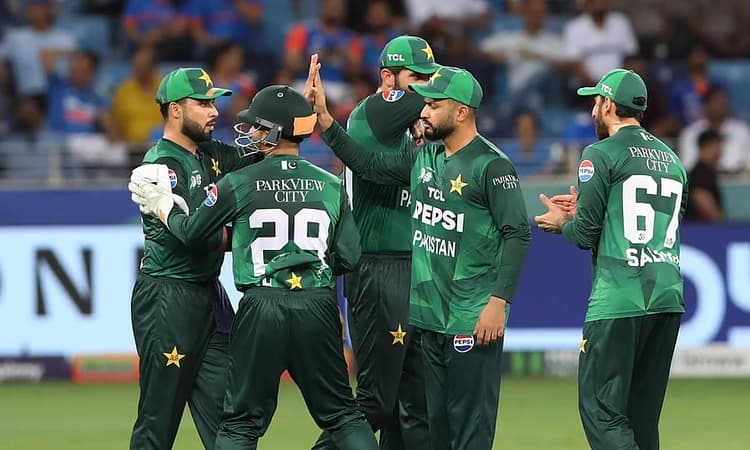 Pakistan crush UAE by 41 runs to set-up clash with India on Sunday