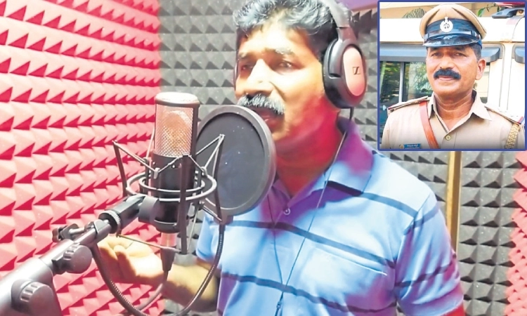 Mangaluru : Police officer impresses with singing talent along with duty