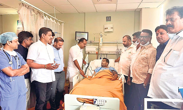 U T Khader visits hospitalised M N Rajendra Kumar