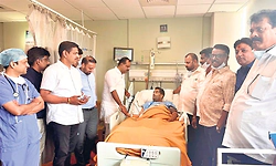 ಡಾ| ಎಂ. ಎನ್‌. ರಾಜೇಂದ್ರಕುಮಾರ್‌ ಅವರ ಆರೋಗ್ಯ ವಿಚಾರಿಸಿದ ಸಚಿವ ಯು.ಟಿ. ಖಾದರ್