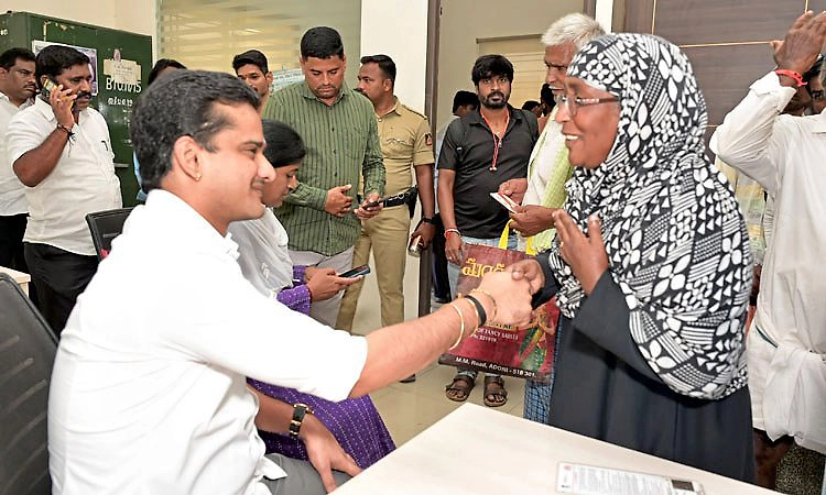 Ballari: ತಹಶೀಲ್ದಾರರ ಕಚೇರಿಗೆ ದಿಢೀರ್ ಭೇಟಿ ನೀಡಿದ ಶಾಸಕ ಭರತ್‌ ರೆಡ್ಡಿ