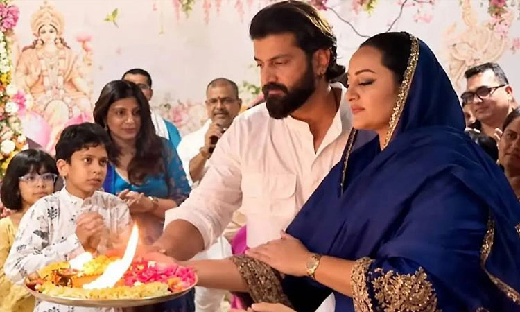 ಗಣೇಶ ಆರತಿ ವಿಡಿಯೋ ಹಂಚಿಕೊಂಡು ಕಾಮೆಂಟ್‌ ಬಾಕ್ಸ್‌ ಆಫ್‌ ಮಾಡಿದ ಸೋನಾಕ್ಷಿ – ಜಹೀರ್‌ ದಂಪತಿ.!