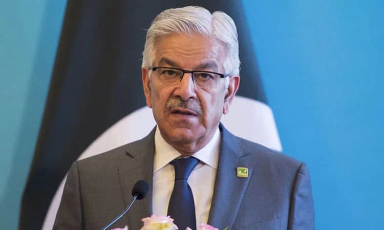 ಗಡಿಯಲ್ಲಿ ಭಾರತ ಕೊಳಕು ಆಟ; ಎರಡೂ ಕಡೆ ಸಮರಕ್ಕೆ ಸಿದ್ಧ ಎಂದ ಪಾಕ್ ರಕ್ಷಣಾ ಸಚಿವ!