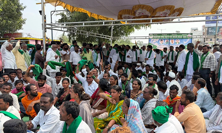 Kalaburagi: ಹೋರಾಟ ಅಂಕುಶಕ್ಕೆ ರೈತರ ಆಕ್ರೋಶ: ಸೆಡ್ಡು ಹೊಡೆದು ಪ್ರತಿಭಟನೆ ತೀವ್ರ