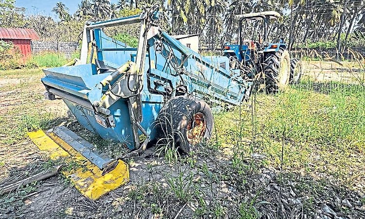 Malpe beach cleaning machine lies unused, rusting due to lack of maintenance