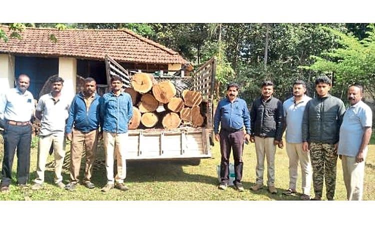 Somwarpet: ಮೀಸಲು ಅರಣ್ಯದಿಂದ ಮರ ಕಳವು: ಗುಂಡು ಹಾರಿಸಿ ಓರ್ವನ ಬಂಧನ