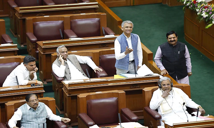 ‘ಹೌದು’ ಎನ್ನದೆಯೇ 12 ವಿಧೇಯಕ ಅಂಗೀಕಾರ!