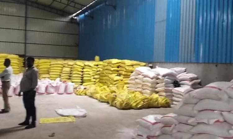 ಯೂರಿಯಾ ಅಕ್ರಮ ಮಾರಾಟ: ನೆಲಮಂಗಲದಲ್ಲಿ 190 ಟನ್‌ ಜಪ್ತಿ