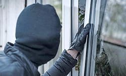 Bengaluru: ಮನೆ ಬೀಗ ಒಡೆದು 20 ಲಕ್ಷ ರೂ. ನಗದು, 180 ಗ್ರಾಂ ಚಿನ್ನಾಭರಣ ದೋಚಿದ ಕಳ್ಳರು