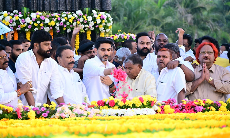 Andhra CM pays homage to NT Rama Rao on 30th death anniversary