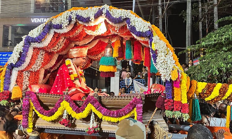 Shiroor paryaya:ಶ್ರೀ ಸರ್ವಜ್ಞ ಪೀಠಾರೋಹಣ ಮಾಡಿದ ಶ್ರೀ ವೇದವರ್ಧನ ತೀರ್ಥ ಶ್ರೀಪಾದರು