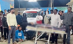 ವೈದ್ಯರ ನಿರ್ಲಕ್ಷ್ಯಕ್ಕೆ ಯುವತಿ ಮೃತ್ಯು: ಜಿಲ್ಲಾಸ್ಪತ್ರೆ ಮುಂದೆ ಶವವಿಟ್ಟು ಪ್ರತಿಭಟನೆ