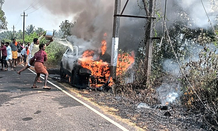 Padumale ವಿದ್ಯುತ್ ಶಾರ್ಟ್‌ ಸರ್ಕ್ಯೂಟ್‌ ಬೆಂಕಿಗಾಹುತಿ