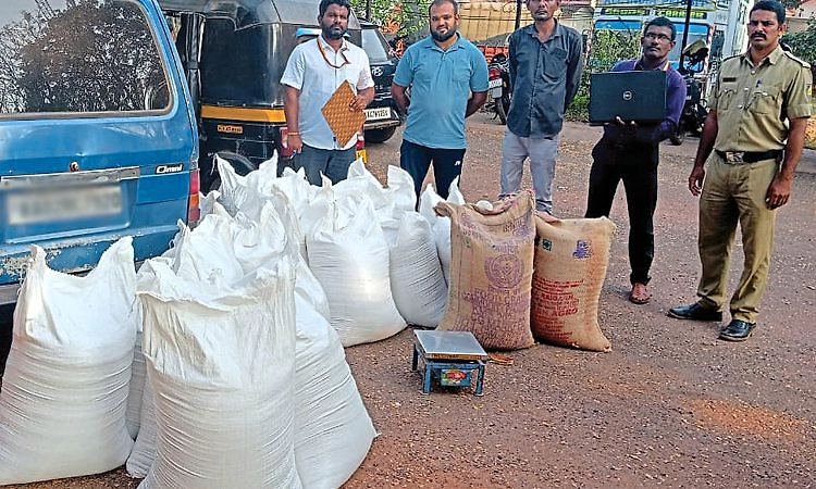 Bhatkal: ಅನ್ನಭಾಗ್ಯ ಅಕ್ಕಿಗೆ ಕನ್ನ; ಪ್ರಕರಣ ದಾಖಲು